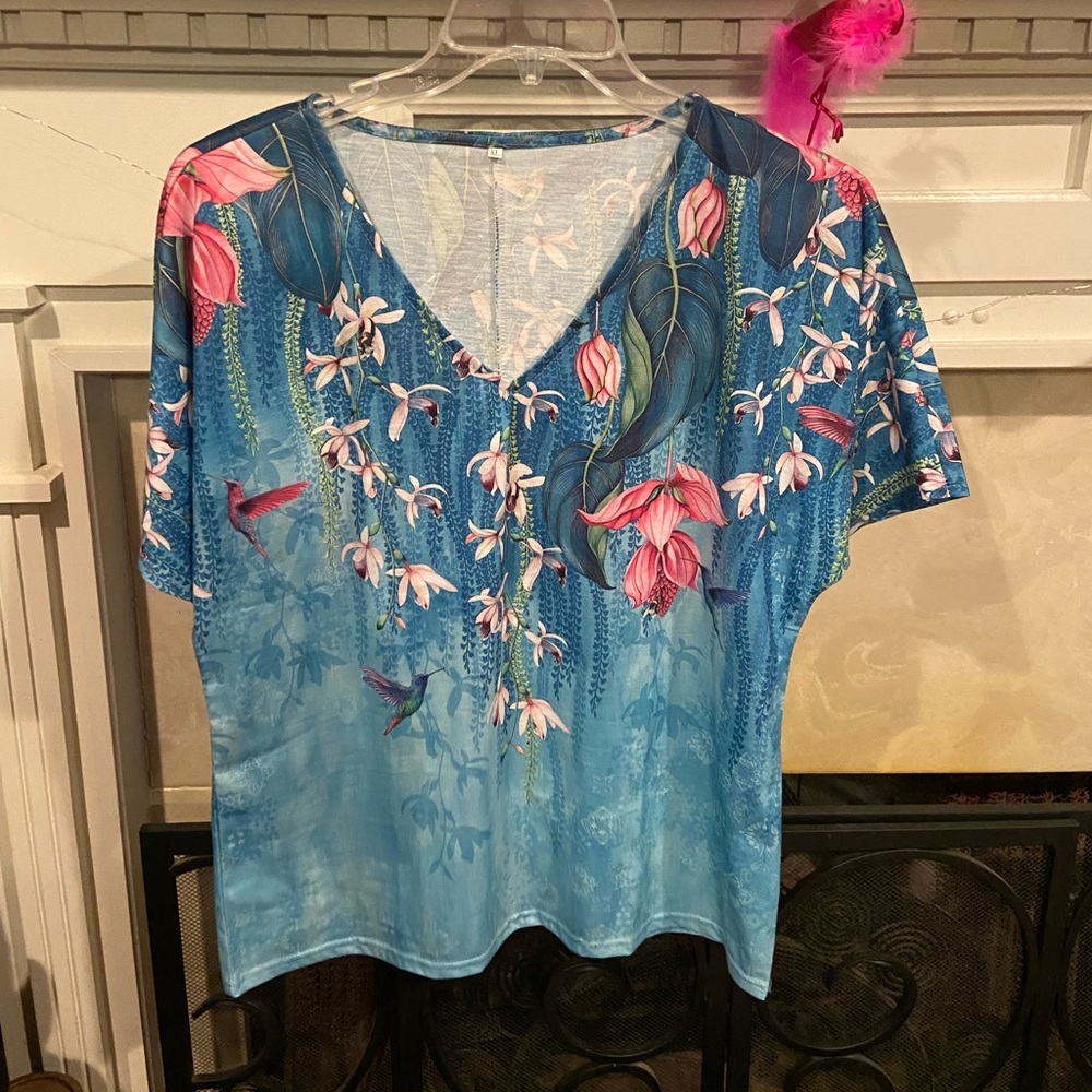 Women’s top-XL Hummingbirds